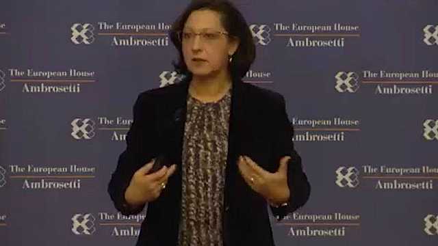 What are the risks in recruiting with algorithms?